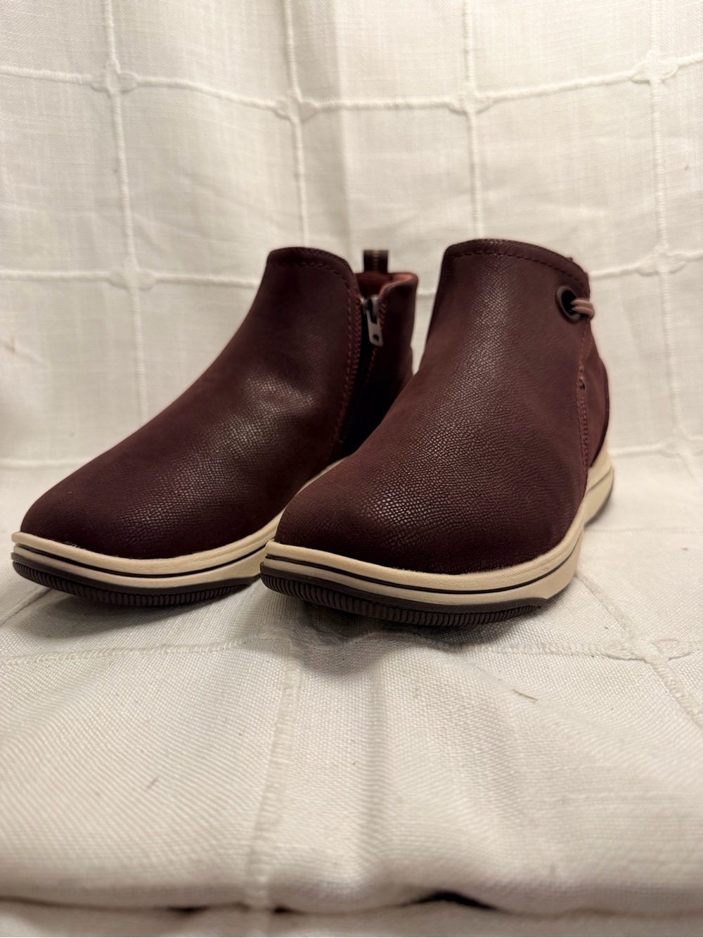 NWT Clarks Cloudsteppers Breeze Derby Merlot Ankle Boots 6.5W